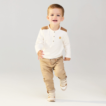 تيشيرت سلوب تونسي أبيض للأولاد الصغار مع رقع